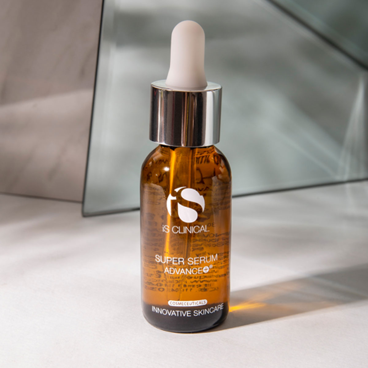 iS Clinical Super Serum vitamin C anti-aging serum